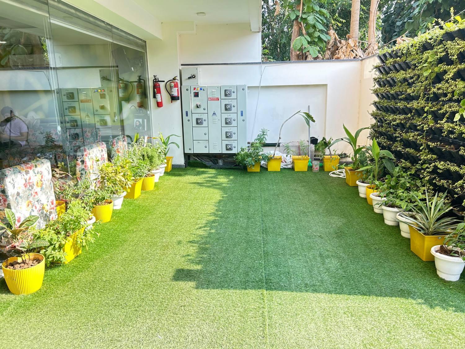 Lime Tree Luxury Studio - Service Apartment Near Artemis Hospital ,غورغاون المظهر الخارجي الصورة